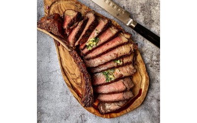 Tomahawk Ribeye Steak σε ψησταριά Υγραερίου Tomahawk Ribeye Steak σε ψησταριά Υγραερίου