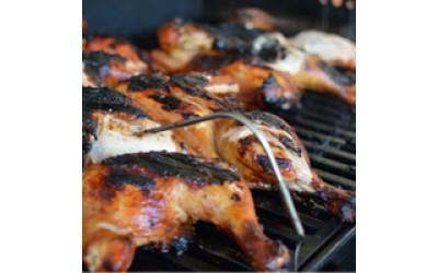 Κοτόπουλο στη σχάρα με BBQ Sauce Κοτόπουλο στη σχάρα με BBQ Sauce