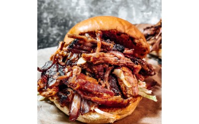 Pulled Pork Burger σε ψησταριά υγραερίου Pulled Pork Burger σε ψησταριά υγραερίου