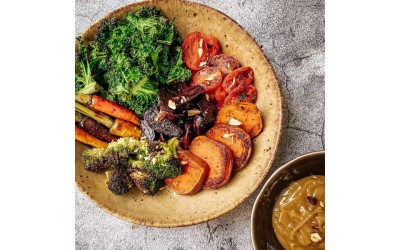 Veggie Bowl με Dressing Ταχίνι σε ψησταριά Υγραερίου Veggie Bowl με Dressing Ταχίνι σε ψησταριά Υγραερίου