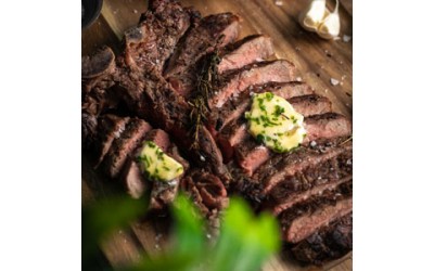 T-bone Steak με Αρωματικό Βούτυρο T-bone Steak με Αρωματικό Βούτυρο