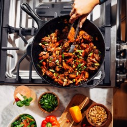 Μαντεμένιο Wok Chef Collection 31.75 εκ. – Lodge Μαντεμένιο Wok Chef Collection 31.75 εκ. – Lodge