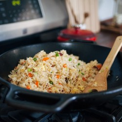 Μαντεμένιο Wok 35 εκ. - Lodge Μαντεμένιο Wok 35 εκ. - Lodge