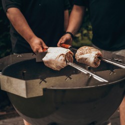 Σετ Churrasco BBQ για Smokin Pizzaring Kettle 57 εκ. - MOESTA Σετ Churrasco BBQ για Smokin Pizzaring Kettle 57 εκ. - MOESTA